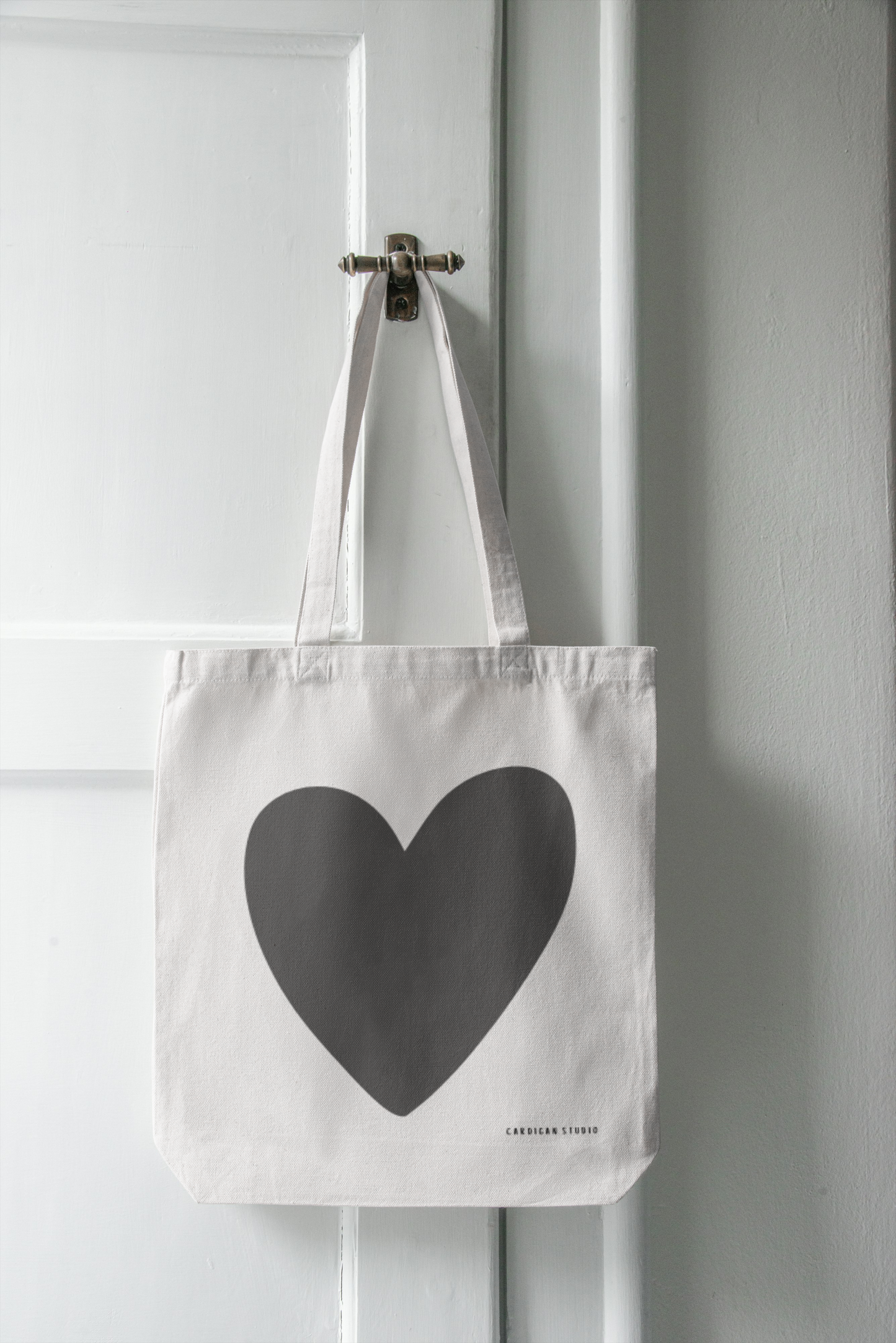 1970 BLACK HEART TOTE